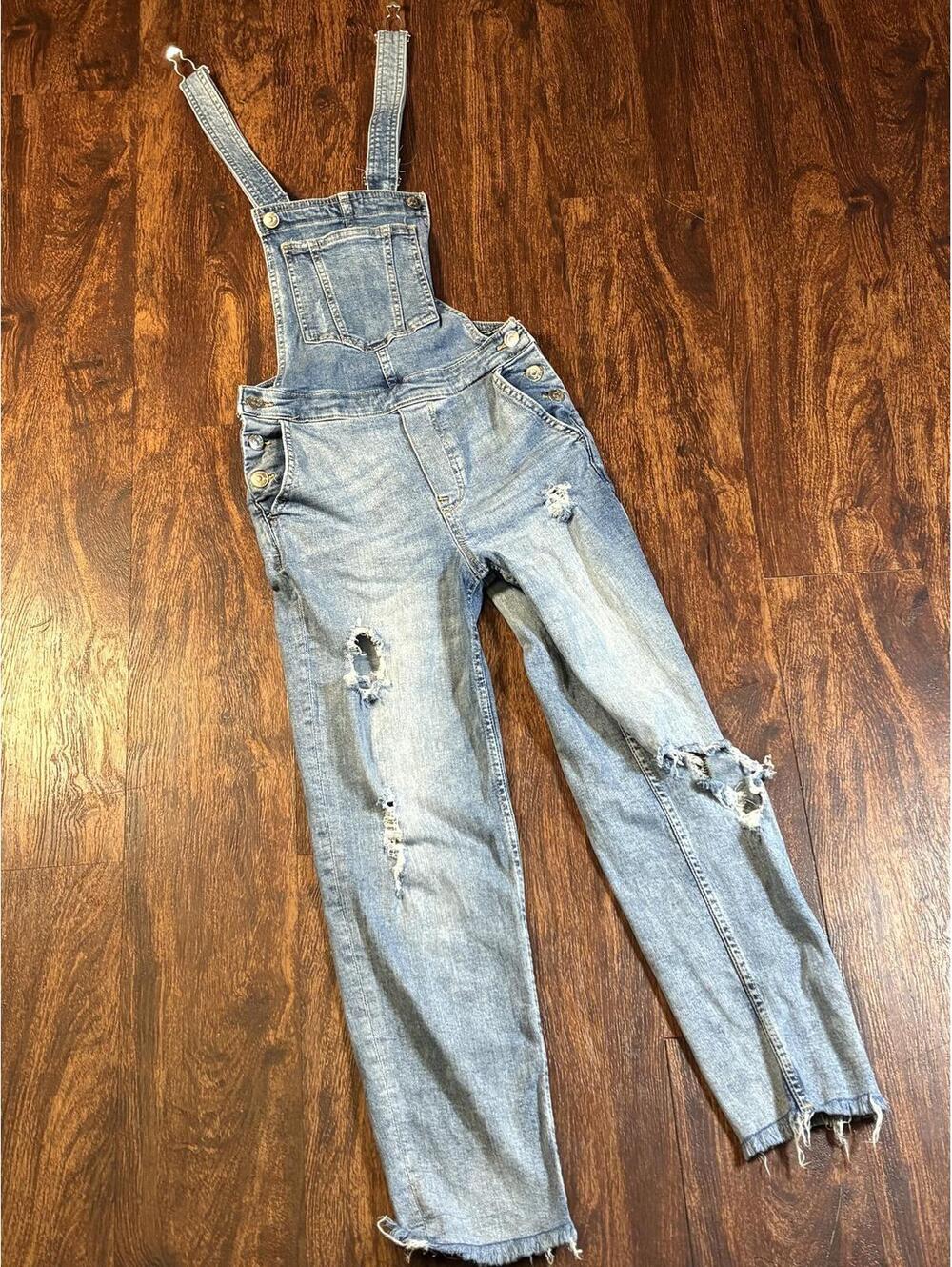 H&M Divided Distressed Denim Bib Overalls Women’s Size 2 Light Wash